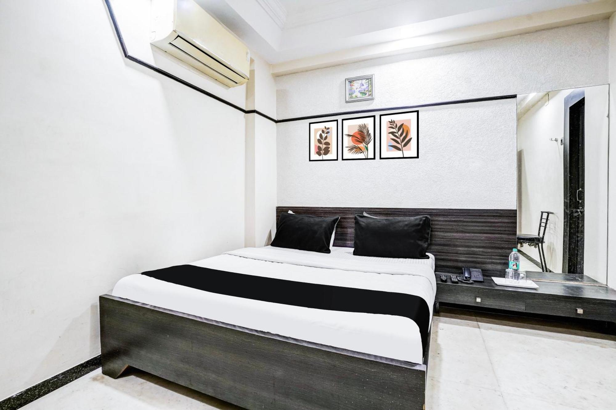 Super Collection O Ashram Road Near Sardar Bridge Formerly Hotel Apple Inn Ahmedabad Exterior photo