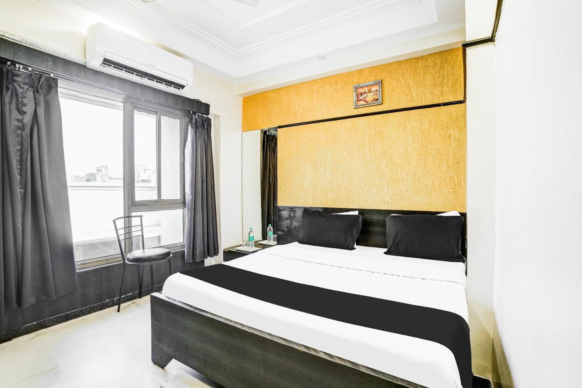 Super Collection O Ashram Road Near Sardar Bridge Formerly Hotel Apple Inn Ahmedabad Exterior photo