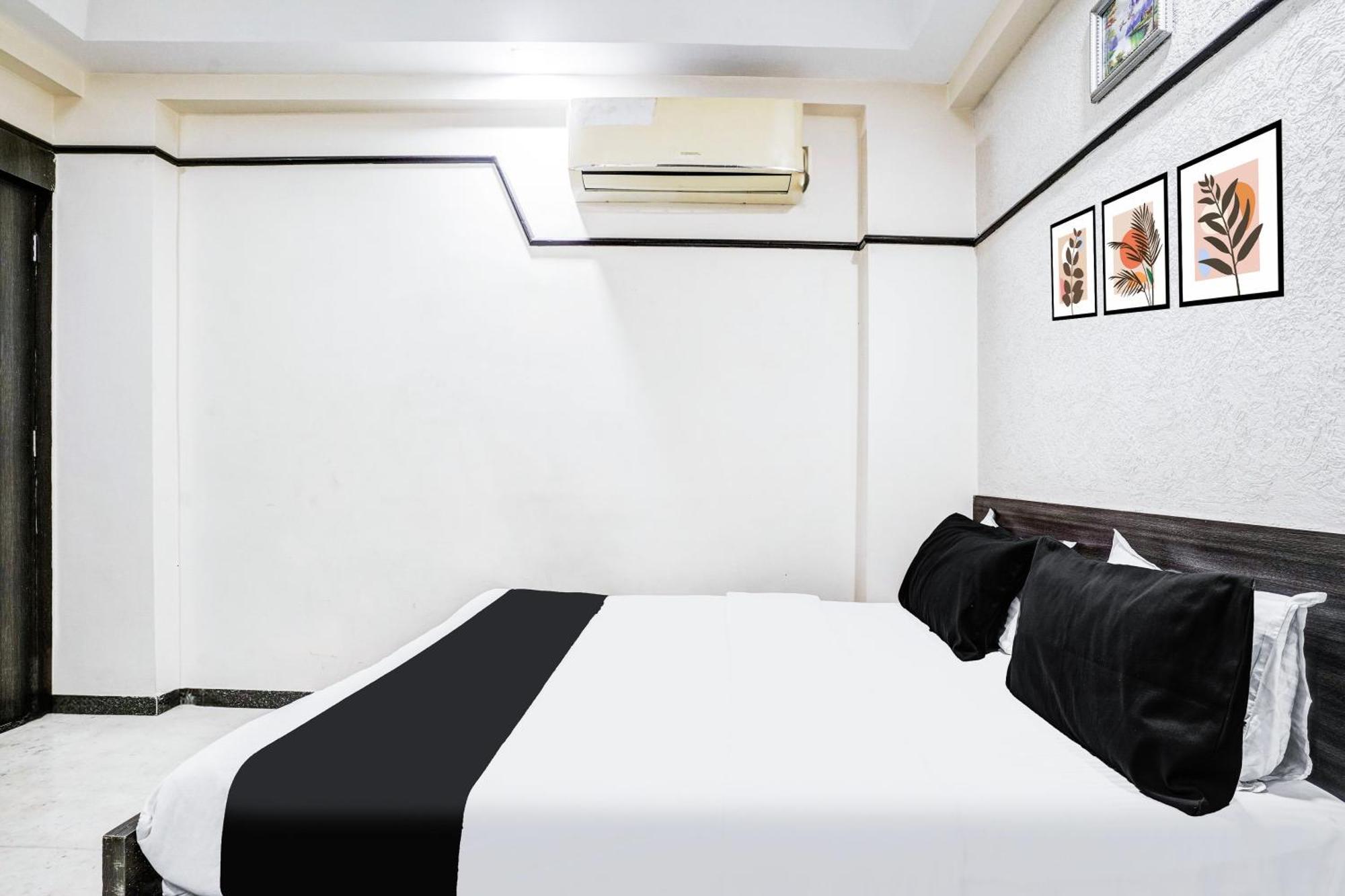 Super Collection O Ashram Road Near Sardar Bridge Formerly Hotel Apple Inn Ahmedabad Exterior photo