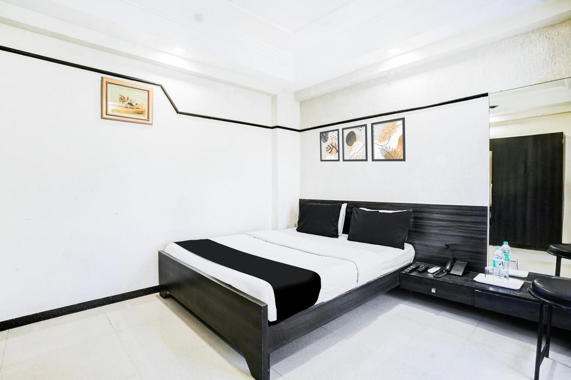 Super Collection O Ashram Road Near Sardar Bridge Formerly Hotel Apple Inn Ahmedabad Exterior photo