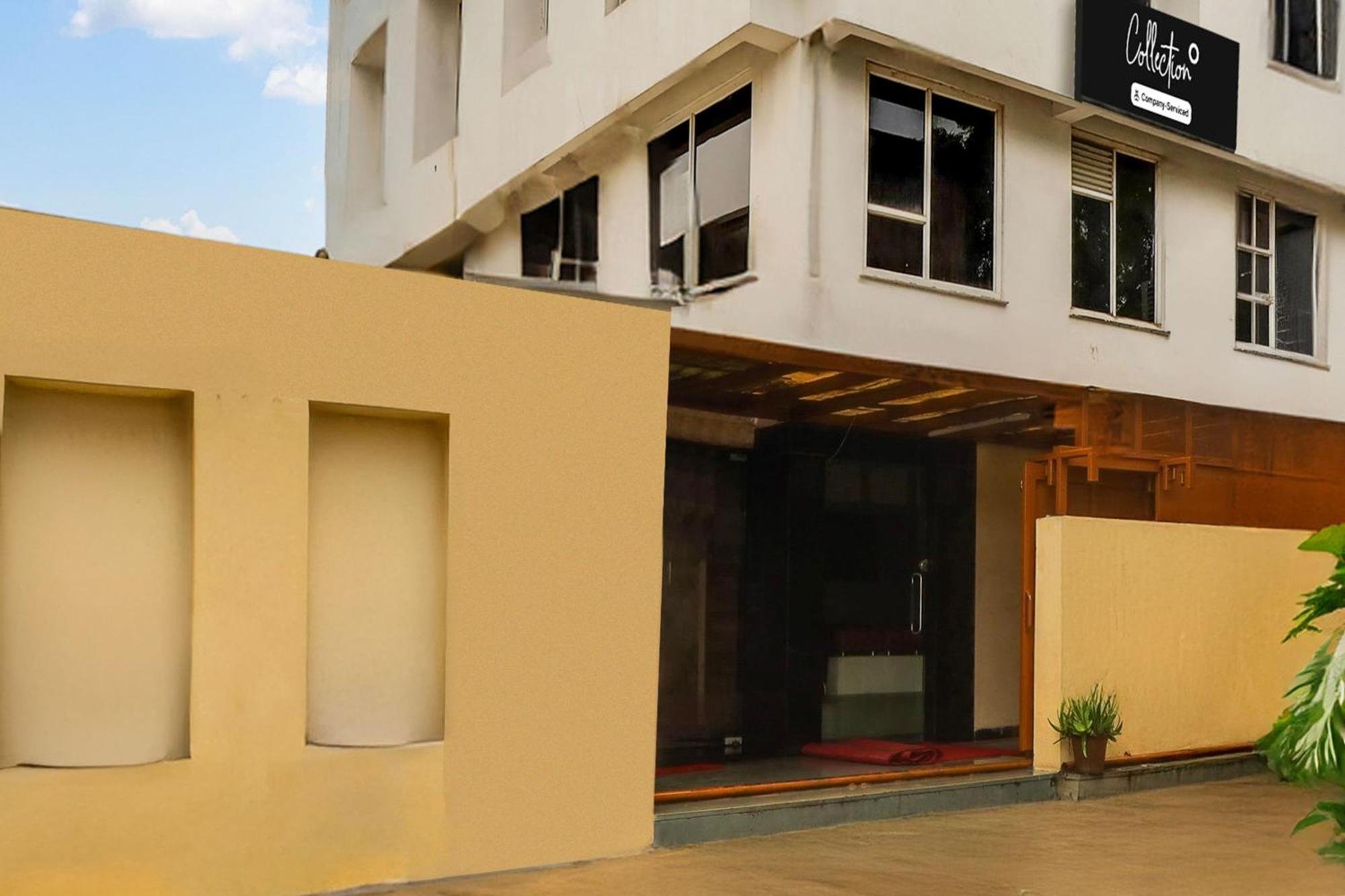 Super Collection O Ashram Road Near Sardar Bridge Formerly Hotel Apple Inn Ahmedabad Exterior photo