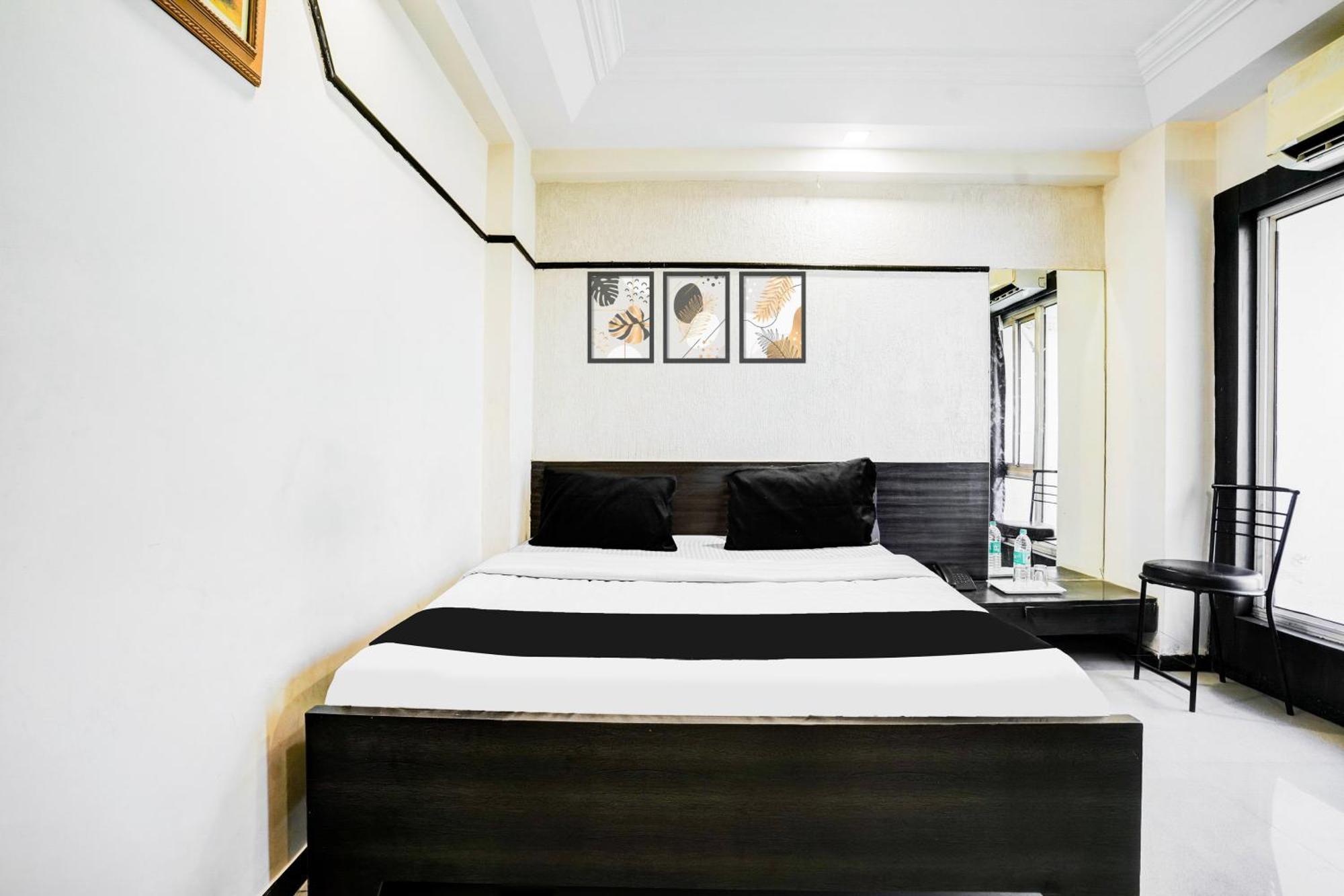 Super Collection O Ashram Road Near Sardar Bridge Formerly Hotel Apple Inn Ahmedabad Exterior photo