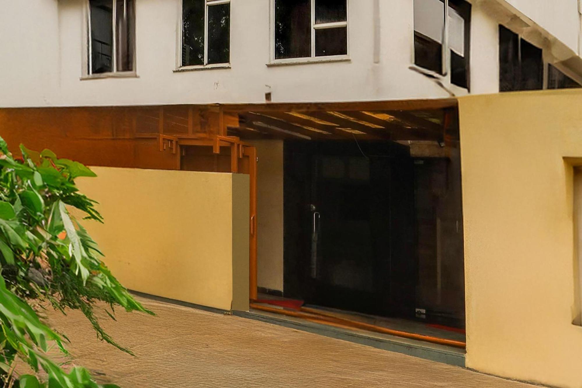 Super Collection O Ashram Road Near Sardar Bridge Formerly Hotel Apple Inn Ahmedabad Exterior photo