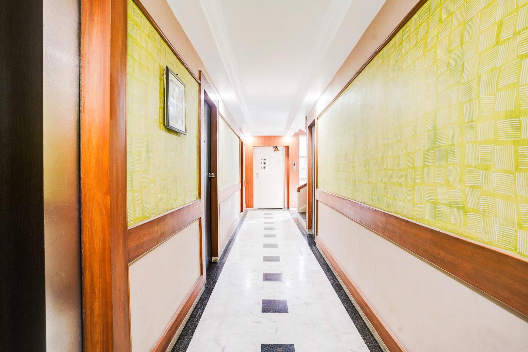 Super Collection O Ashram Road Near Sardar Bridge Formerly Hotel Apple Inn Ahmedabad Exterior photo